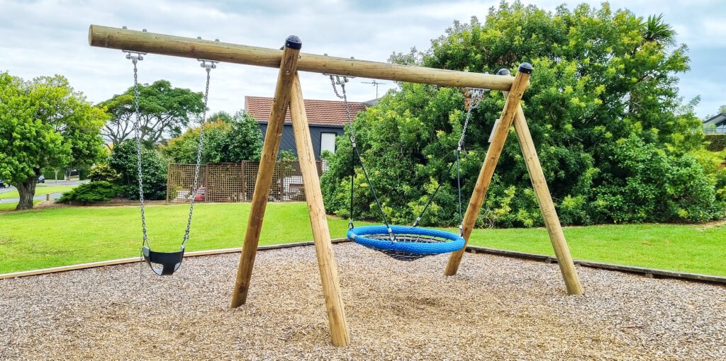 Cantilever-Swing-Caithness-Park-web